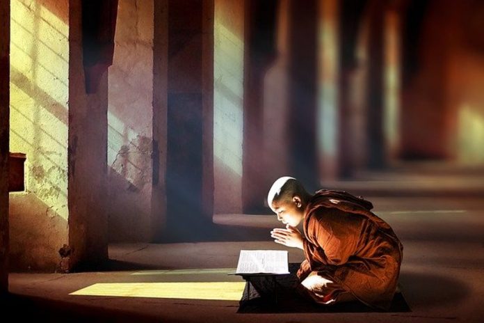 theravada-buddhism-4745053_640