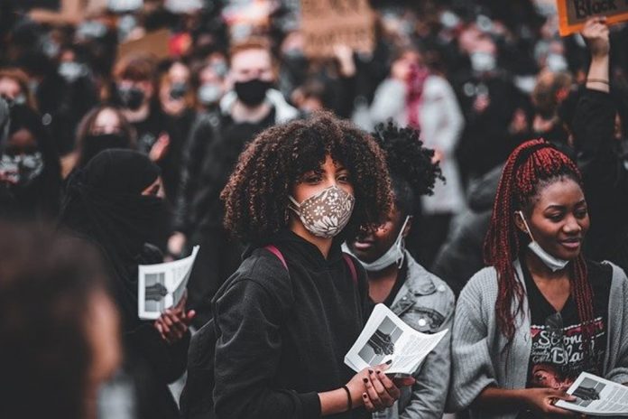 PEOPLE MASK SOCIETY CORONAVIRUS