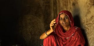 Zarina Sodha, from Lakhpath Kachchh, Gujarat (western India), a folk singer. Anjali Monteiro/KP Jayakrishnan